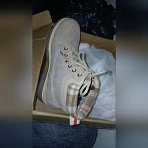 Anjoufemme Womans Size 6 Grey Winter Hiking Boots